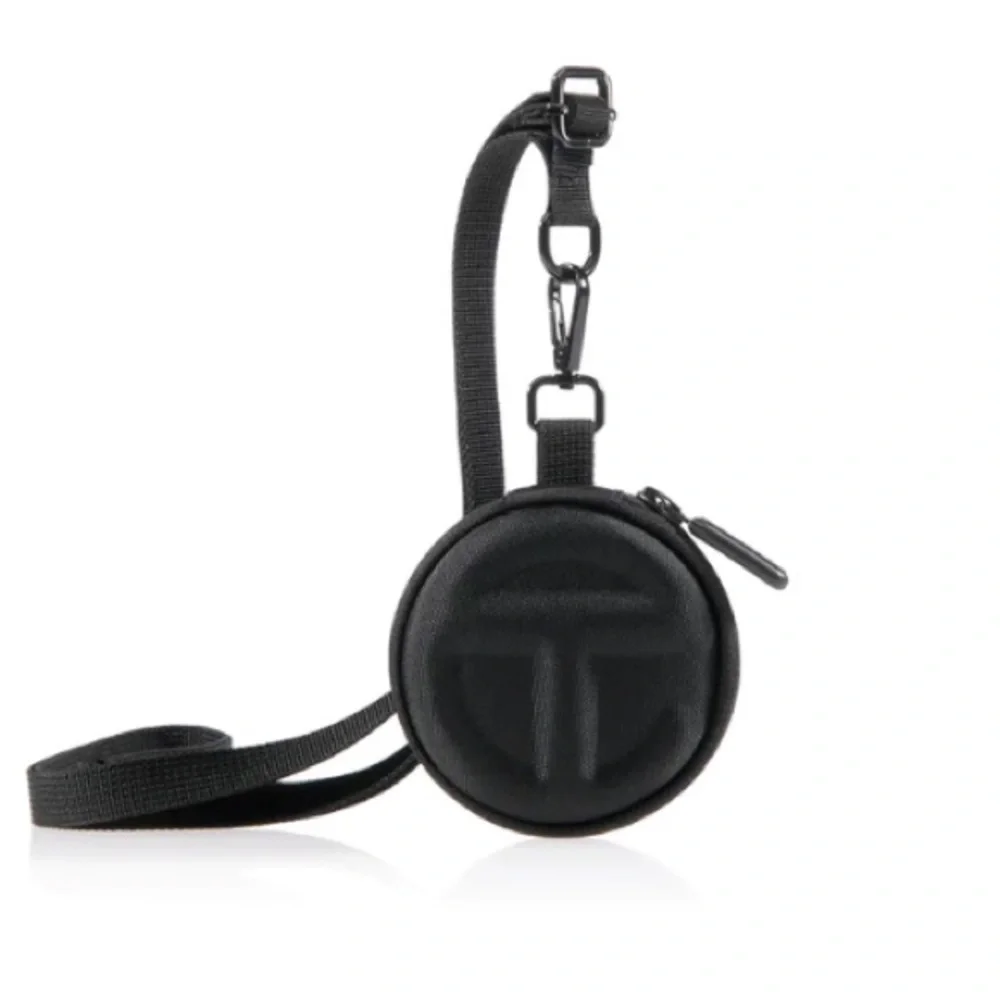 Telfar Medium Pill - Picture 3 of 8